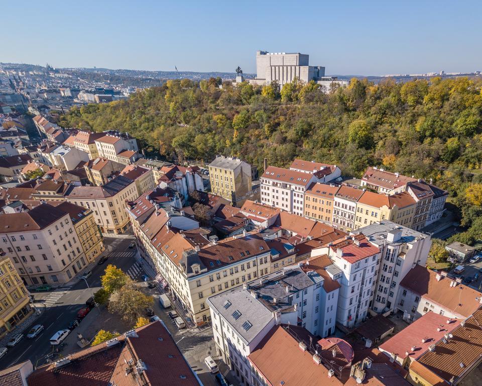 Downtown Suites Chlumova Prag Exteriör bild