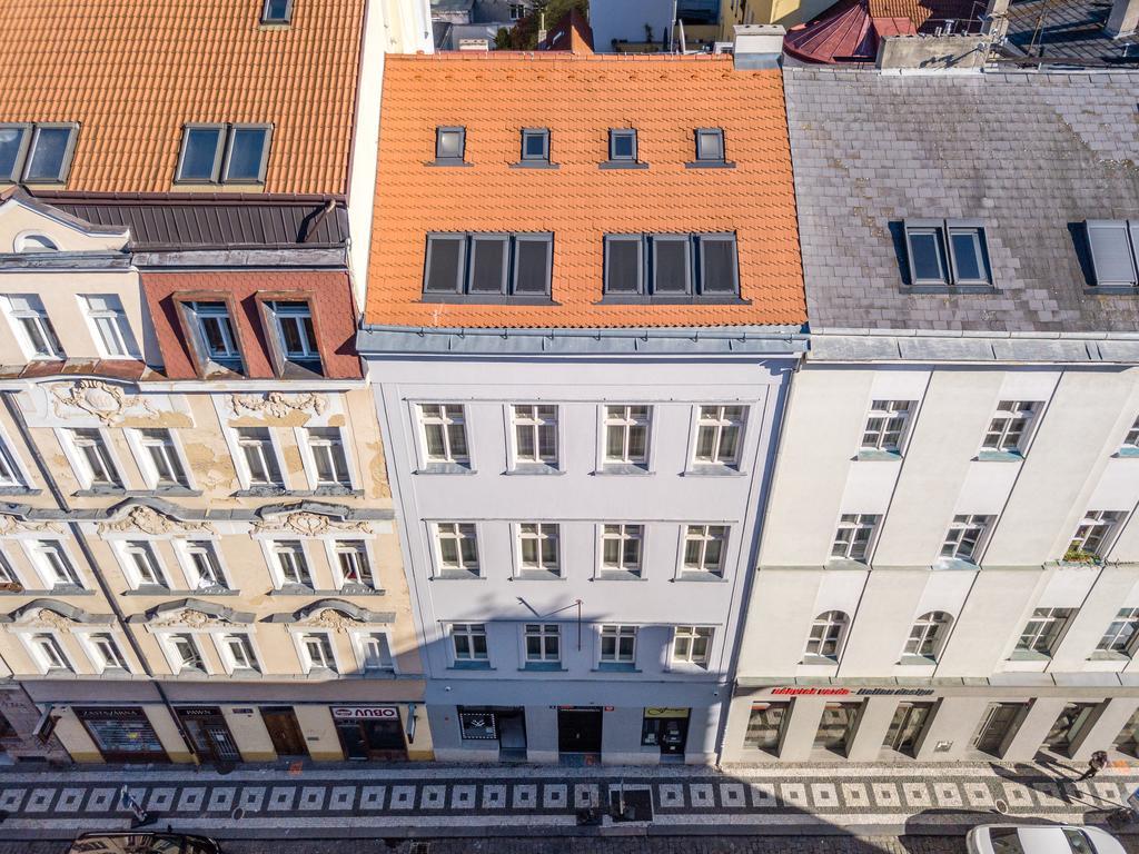 Downtown Suites Chlumova Prag Exteriör bild