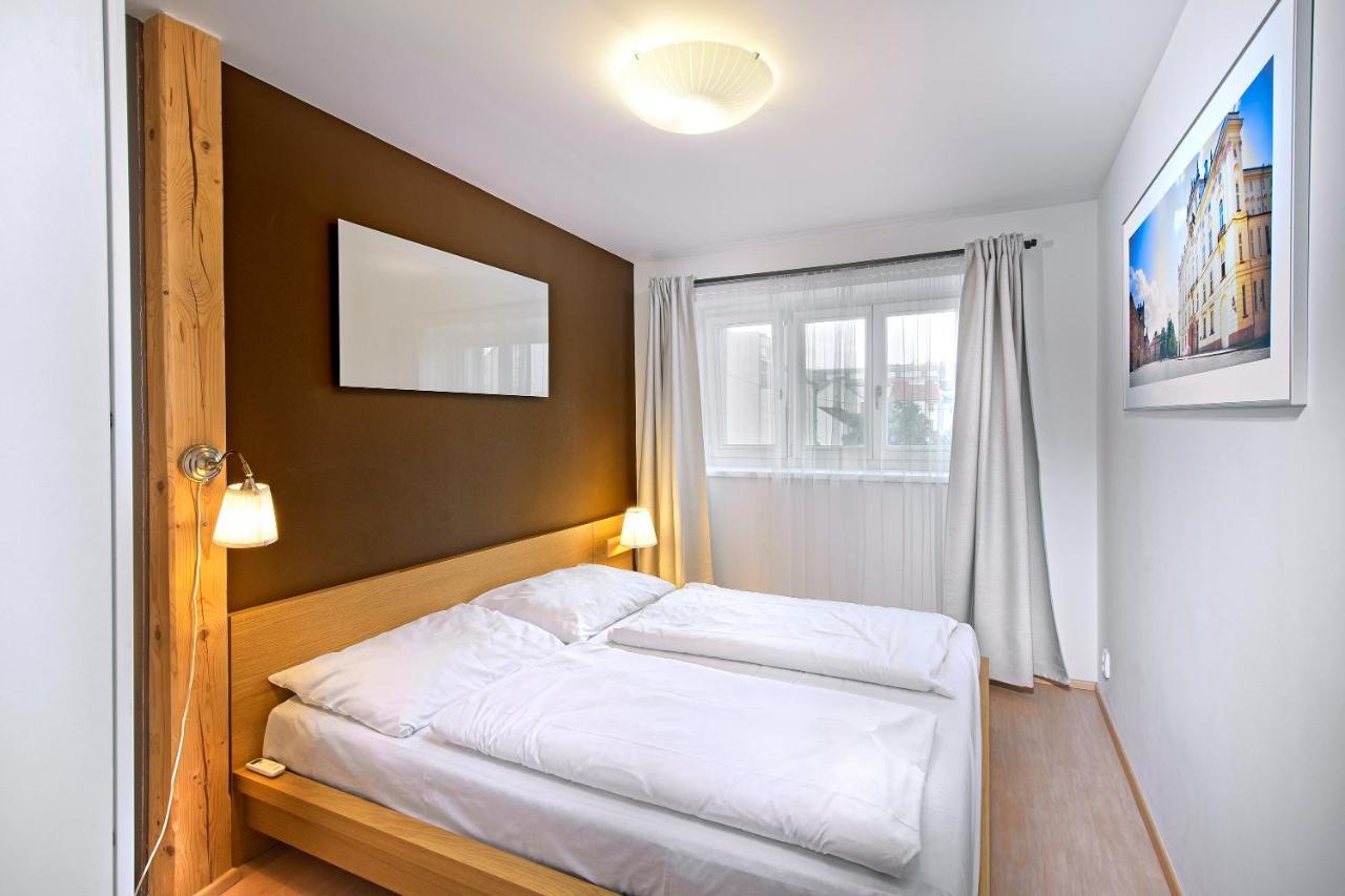 Downtown Suites Chlumova Prag Exteriör bild