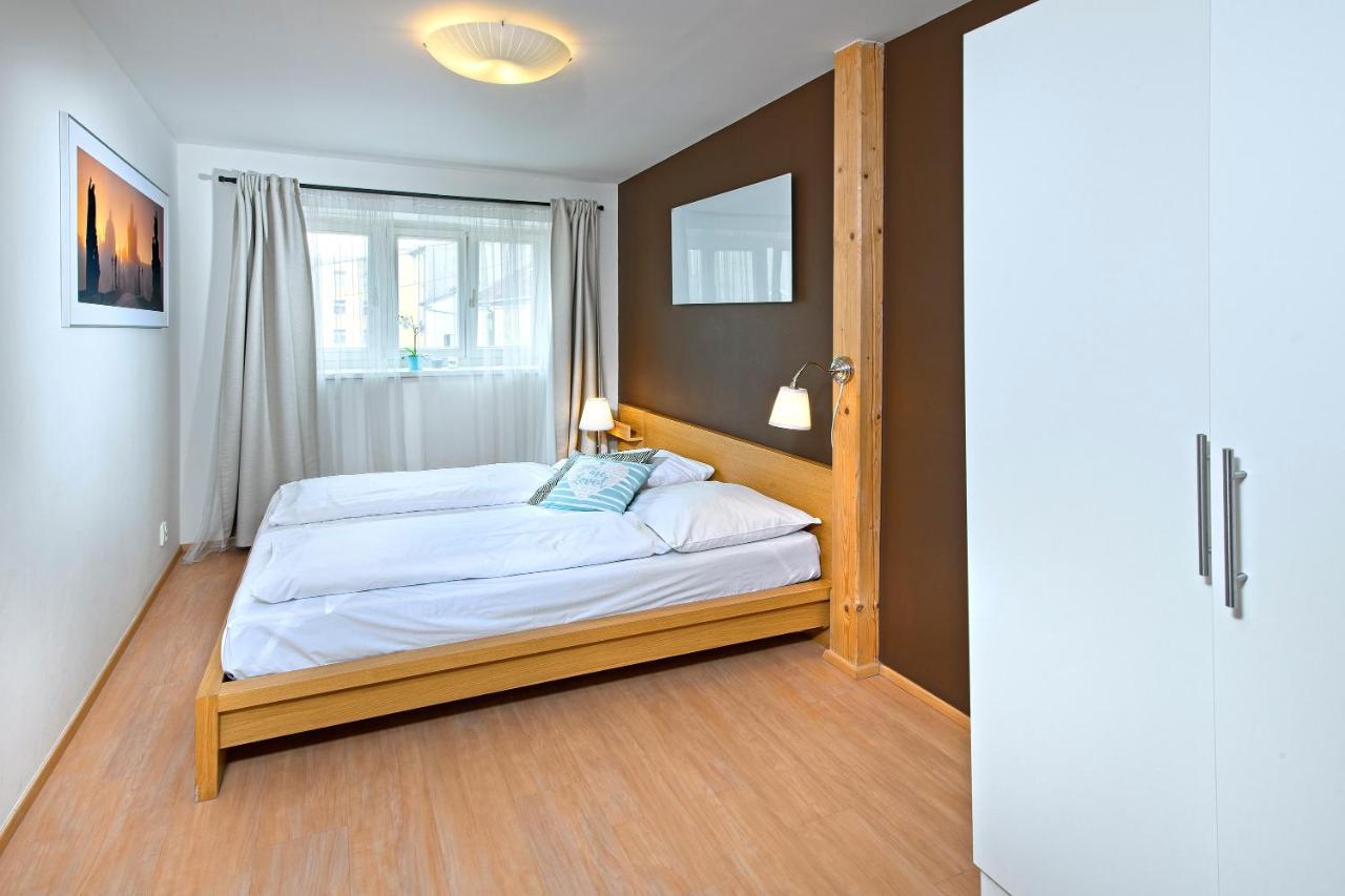 Downtown Suites Chlumova Prag Exteriör bild