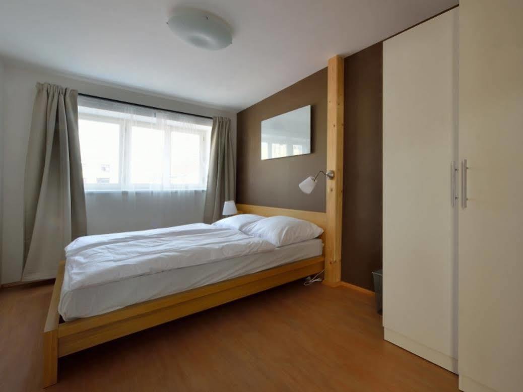 Downtown Suites Chlumova Prag Exteriör bild
