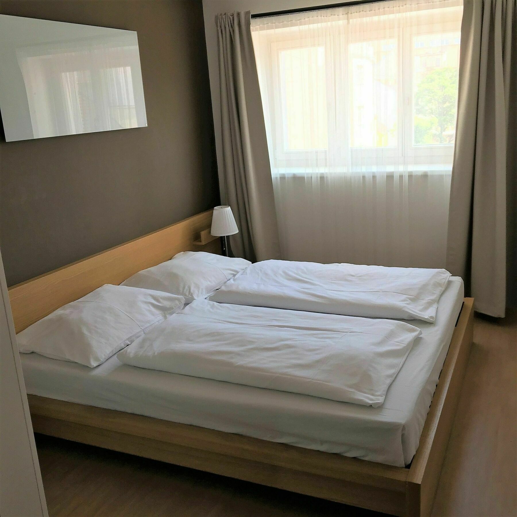Downtown Suites Chlumova Prag Exteriör bild