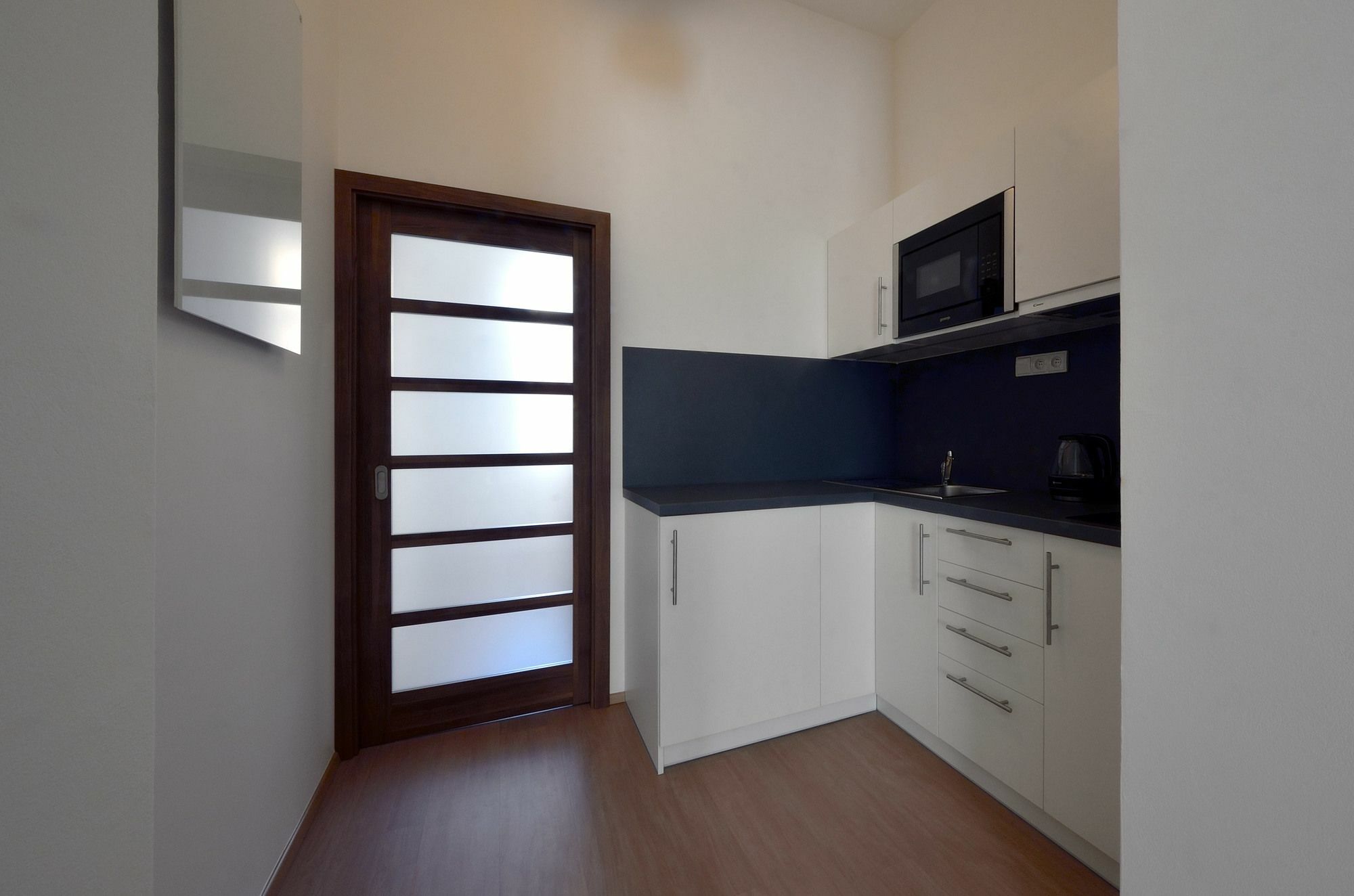 Downtown Suites Chlumova Prag Exteriör bild